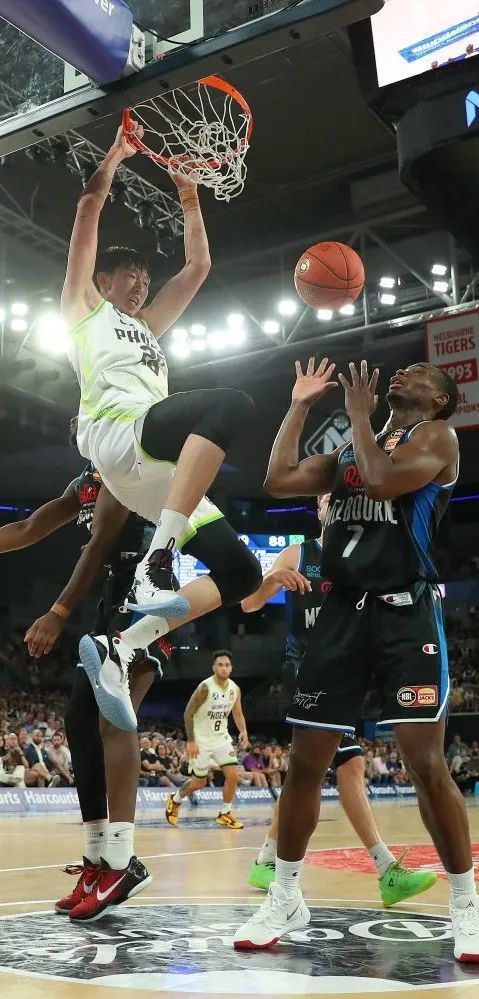 关于澳大利亚后卫打进全场最佳球，捷克队险胜,精彩瞬间赢得掌声的信息