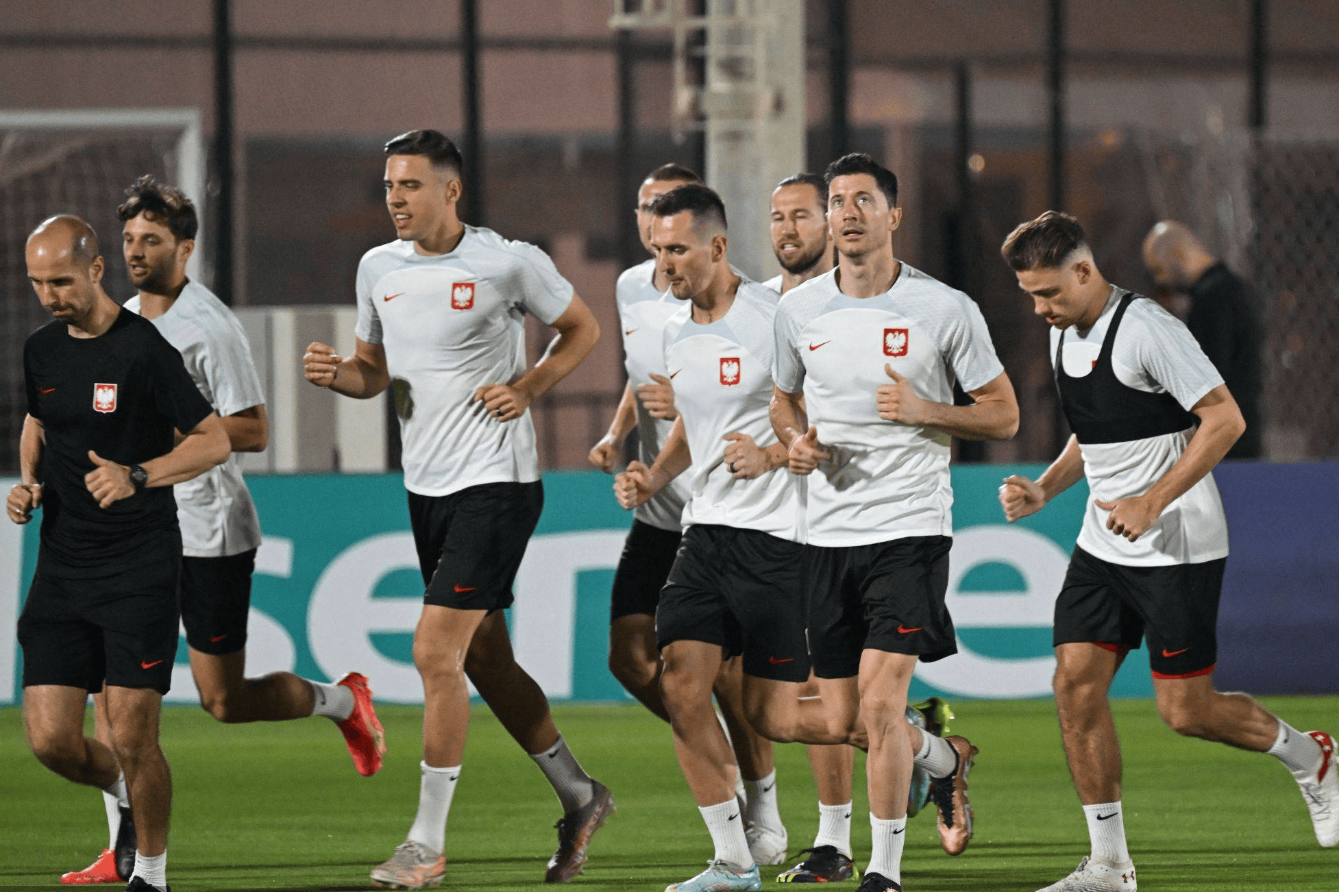 波兰队在主客场比赛中均表现出色