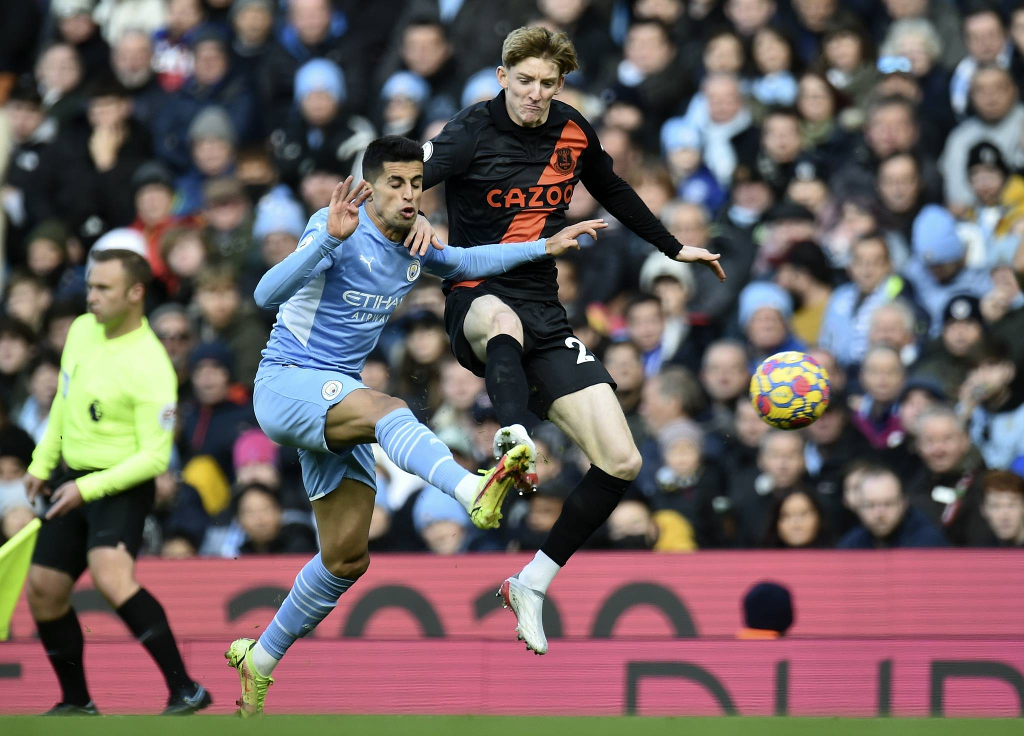 关于葡萄牙鏖战尤文，马夏尔完成帽子戏法的信息