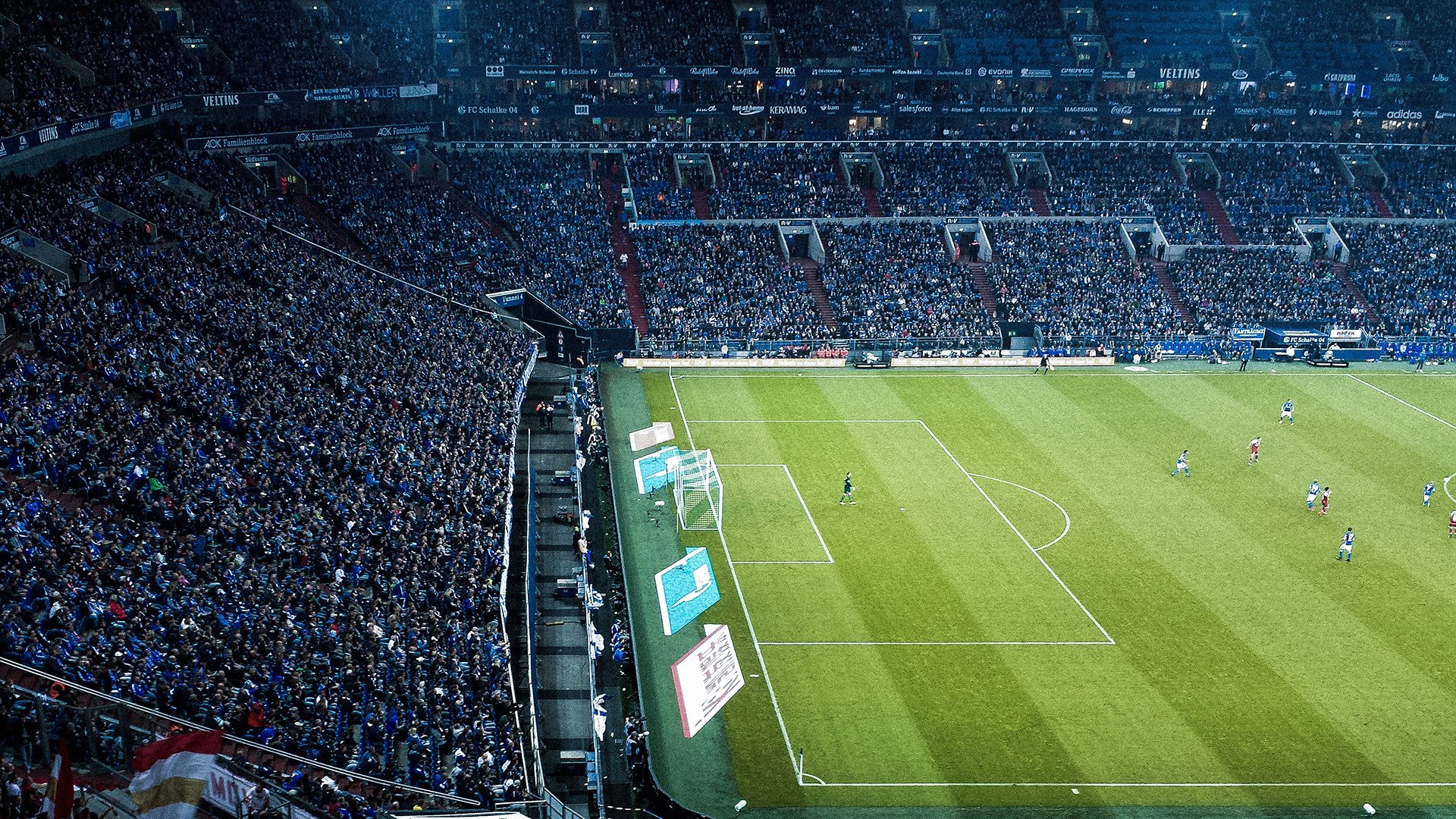 街道狂飙与绿茵奇迹,当F1焦点战遇上马里击败利物浦的隐喻