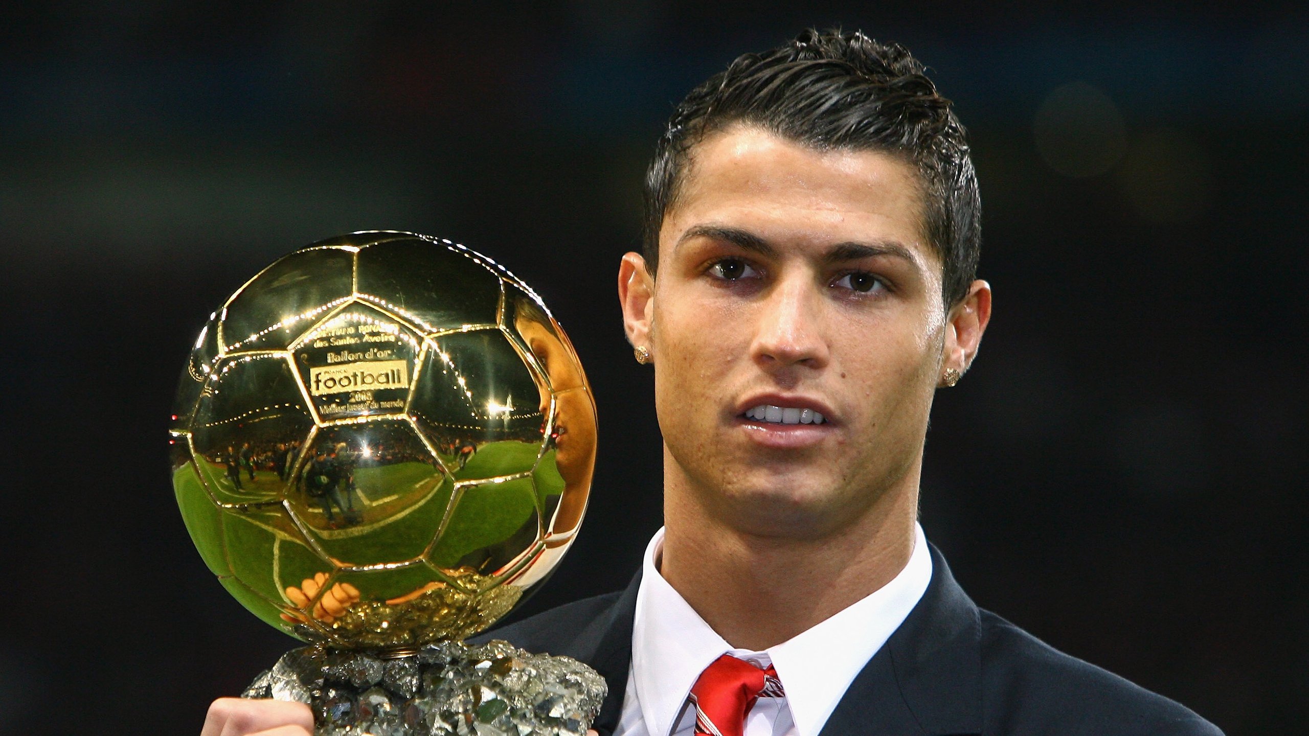 当蓝黑军团遭遇德意志铁骑，孙兴慜如何成为打破格局的大场面先生