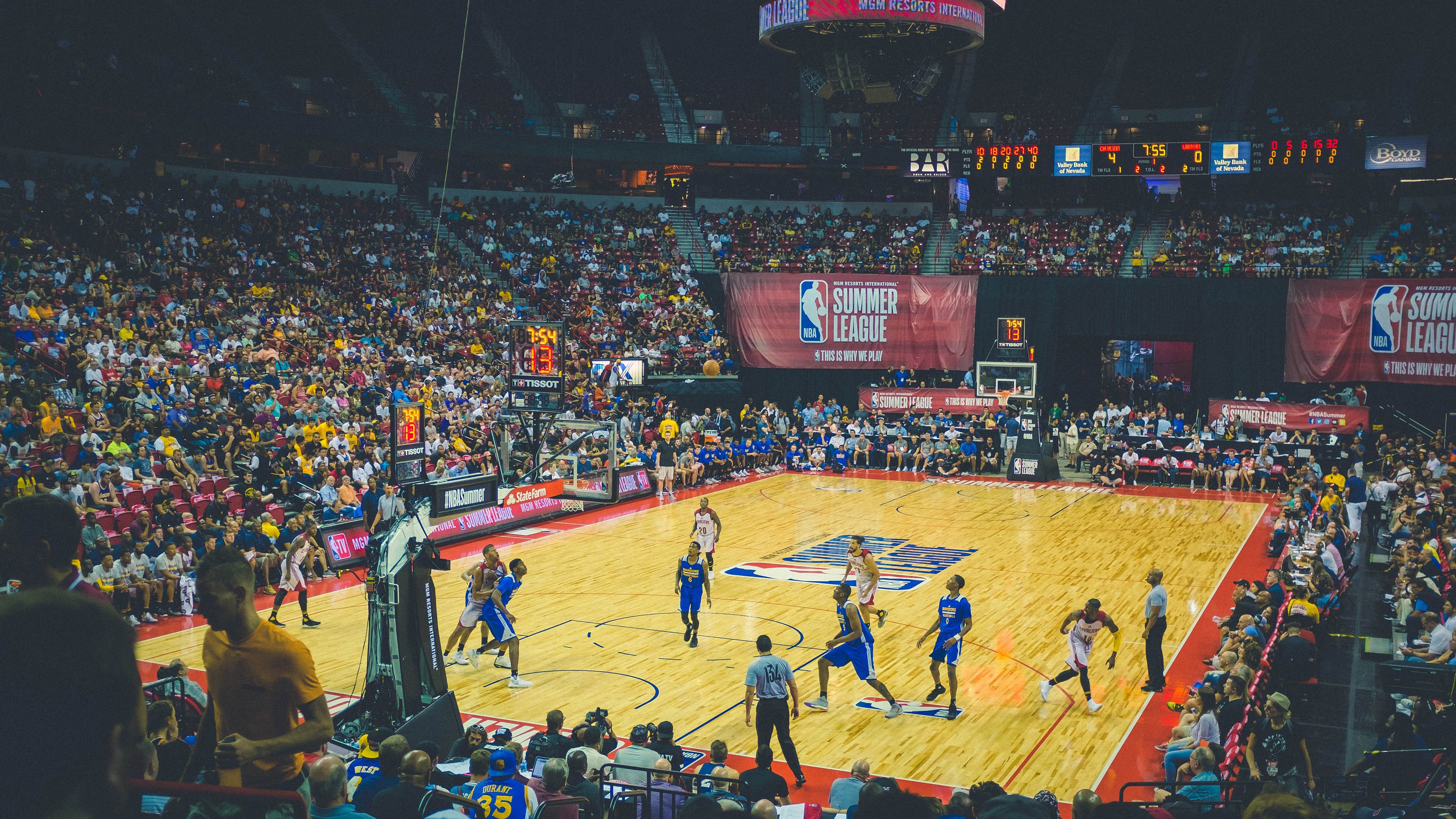 西甲国家德比引爆全球，篮网强势晋级雄鹿创历史